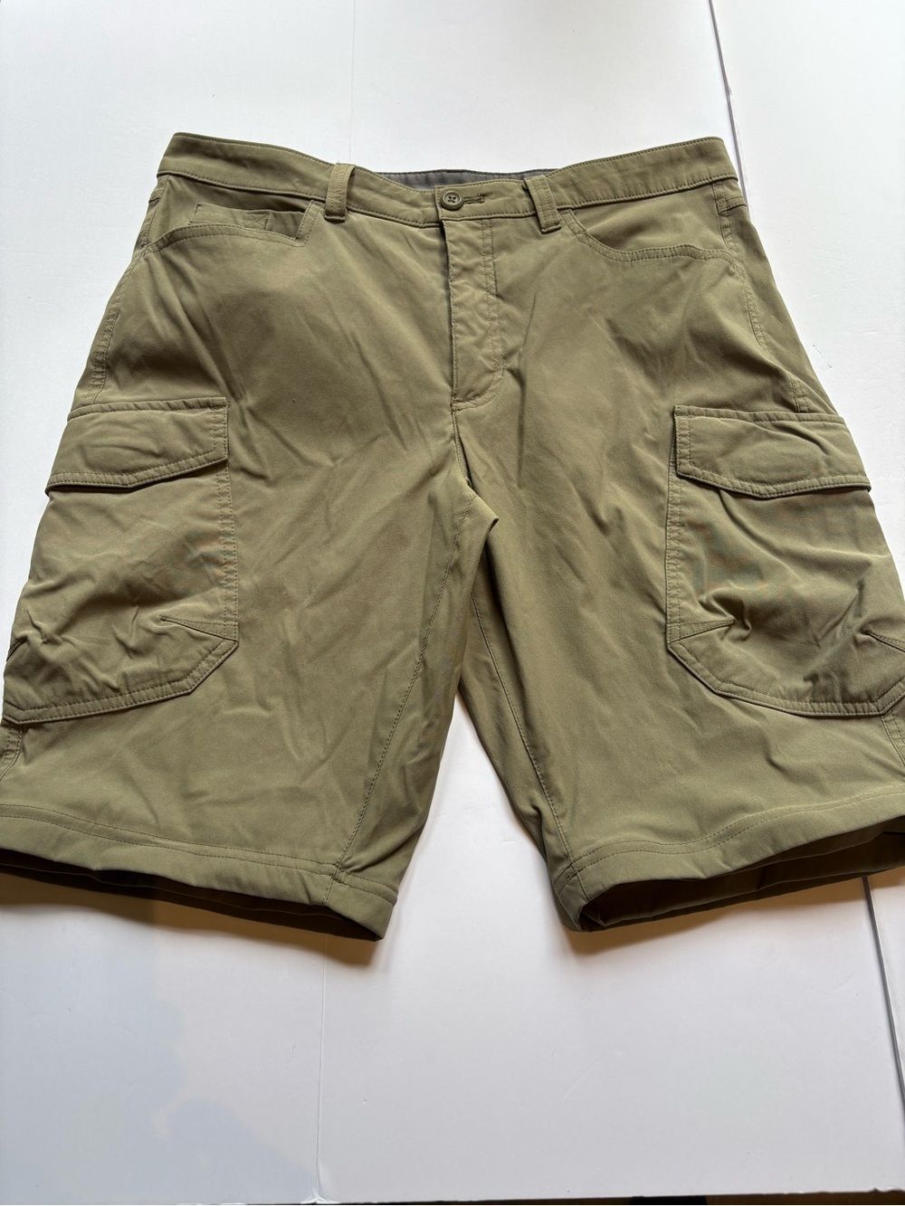 Eddie Bauer Men's Olive Green 7 pocket Cargo Shorts Size 34